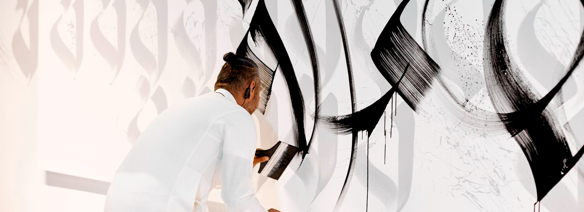 Nugamshi performing live, image courtesy of Edge of Arabia.